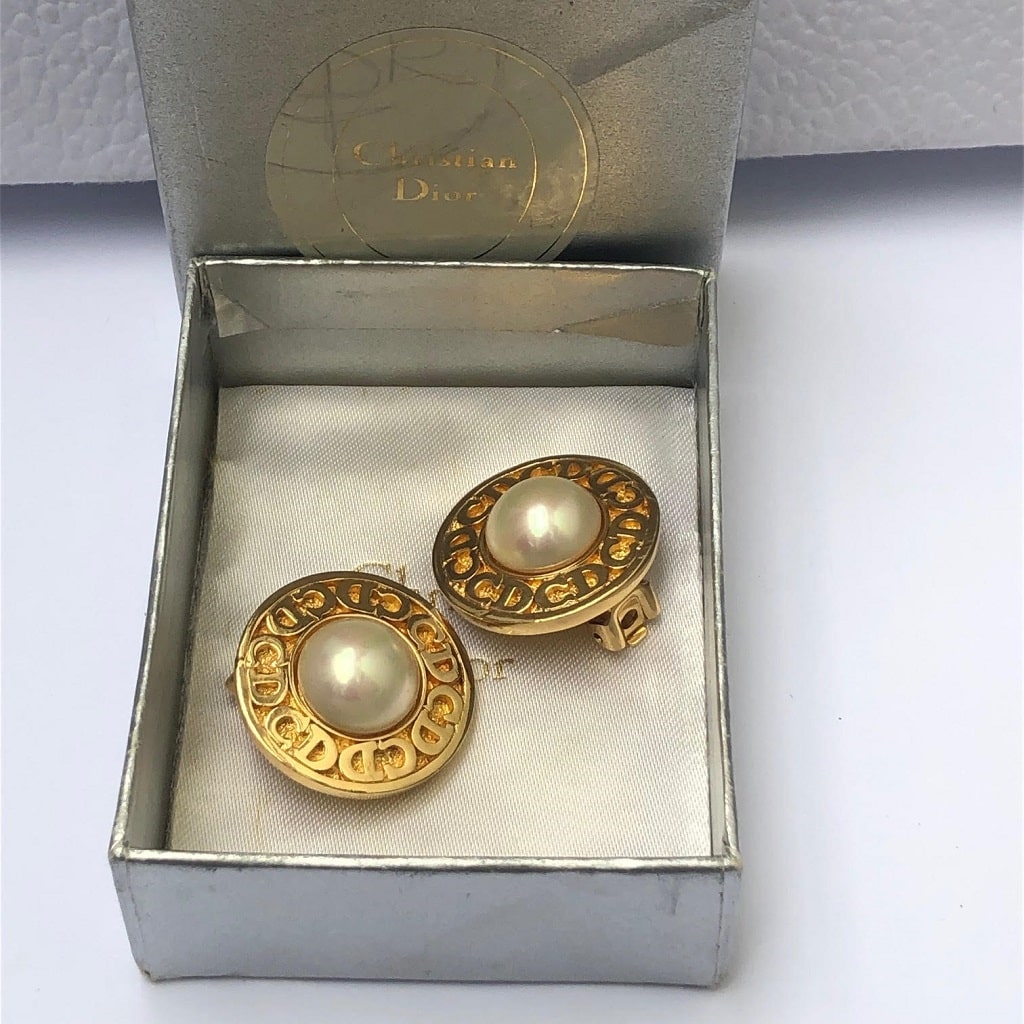 CHRISTIAN DIOR Vintage CD Round Pearl Gold Tone Clip-On Earrings 1980s - Image 6