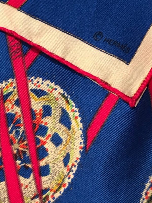 HERMÈS Scarf Les Feux de L'Espace Silk Vintage W/Box Pristine Condition - Image 8