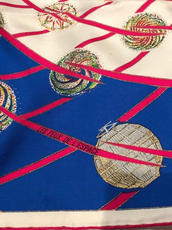 HERMÈS Scarf Les Feux de L'Espace Silk Vintage W/Box Pristine Condition - Image 5