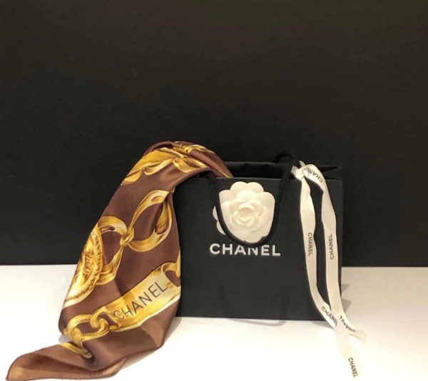 CHANEL Scarf Vintage CC Logo Gold Chain Links Silk 1990s - Image 2