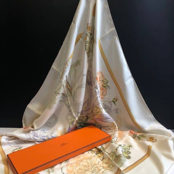 HERMÈS Scarf Carré Régina Limited Edition Queen Elizabeth II Golden Jubilee 2002