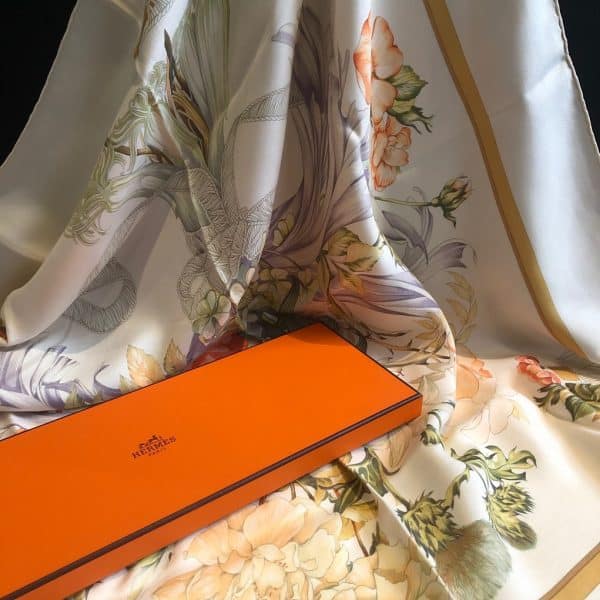 HERMÈS Scarf Carré Régina Limited Edition Queen Elizabeth II Golden Jubilee 2002 - Image 3