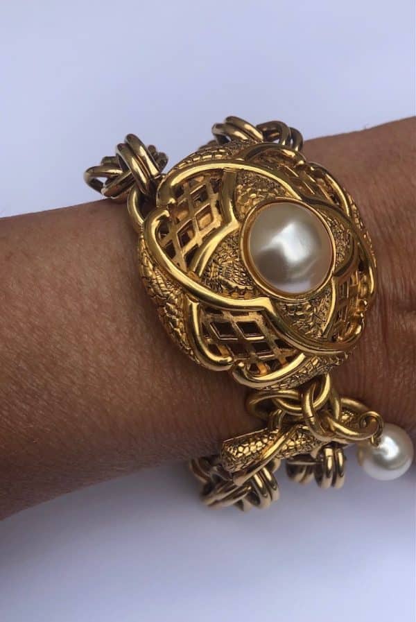 ROCHAS Bracelet Vintage Circa 1980 Pearl Flower Double Chain Gold Tone - Image 3