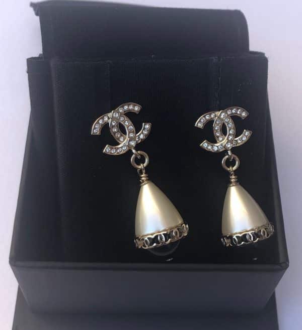 CHANEL CC Logo Teardrop Earrings Pearl Black & Strass - Image 3