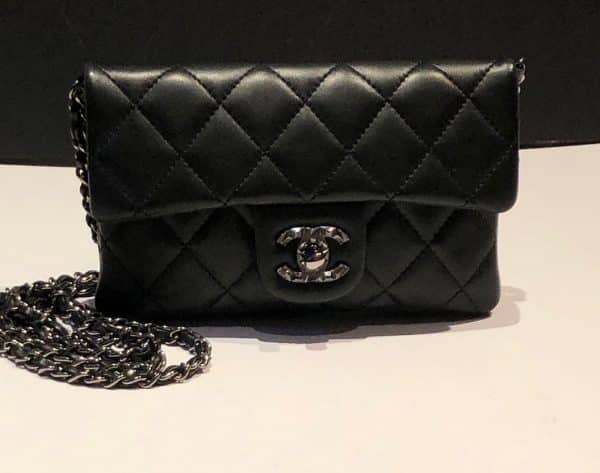 CHANEL 19 Handbag Back Pocket CC lock Quilted Black Crossbody - Image 4