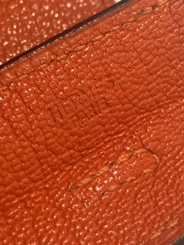 HERMÈS Vintage Onimaitou Crossbody Shoulder Bag Pochette Orange Clémence Leather Circa 2004 - Image 5