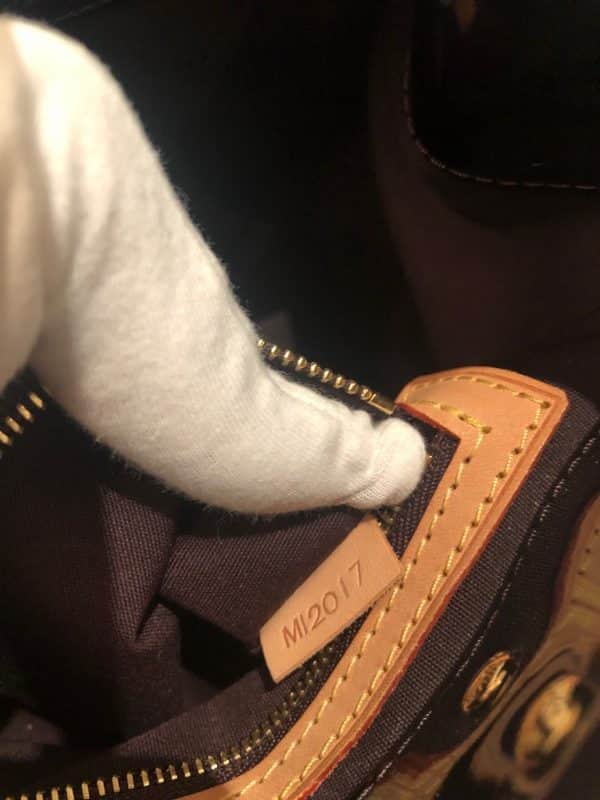 LOUIS VUITTON 2006 Mini LV Monogram Verni Reade PM Bag Amarente Red - Image 5