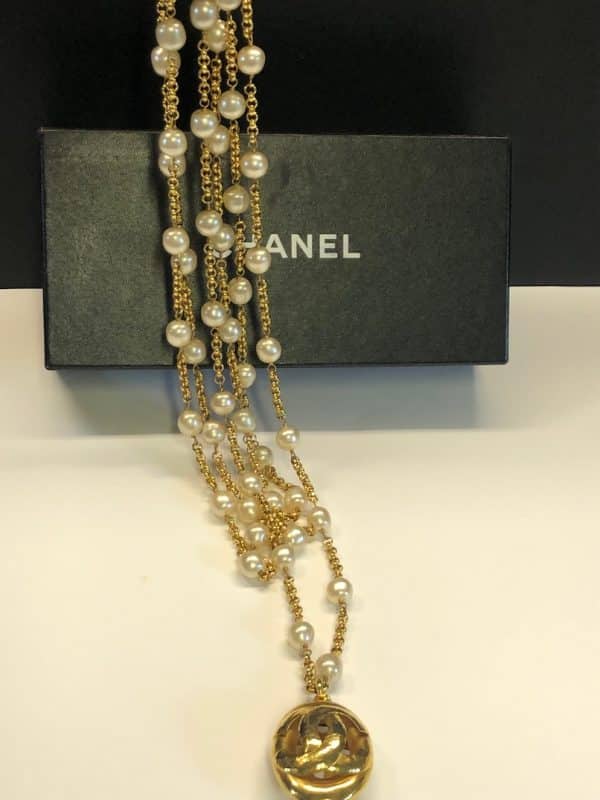 CHANEL 1980s Pearl Necklace CC Pendant 24K Gold Plated Rare Vintage - Image 5