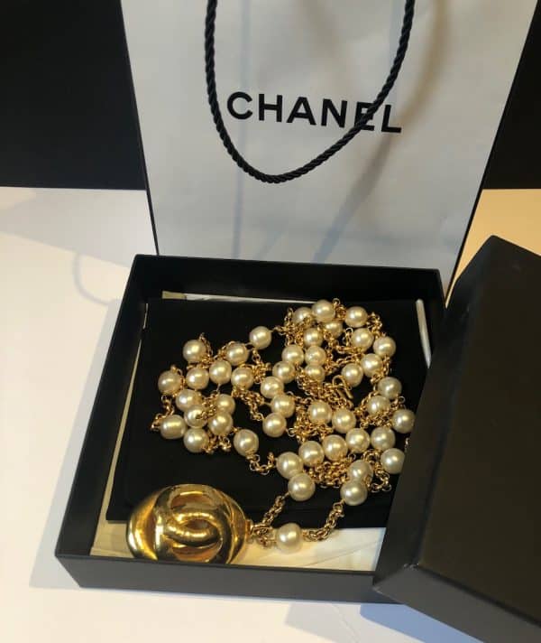 chanel vintage pearl necklace