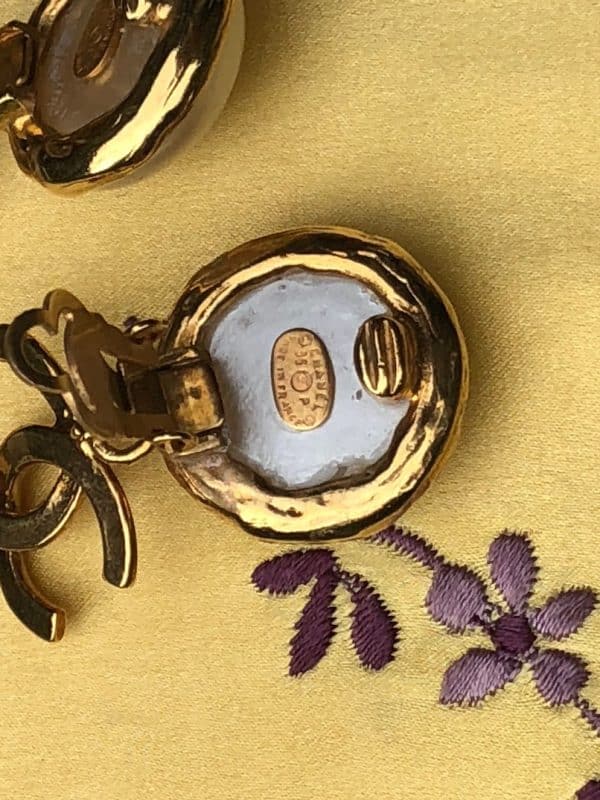 CHANEL 1995 CC Logo Pearl Drop Clip-On Earrings Vintage - Image 6