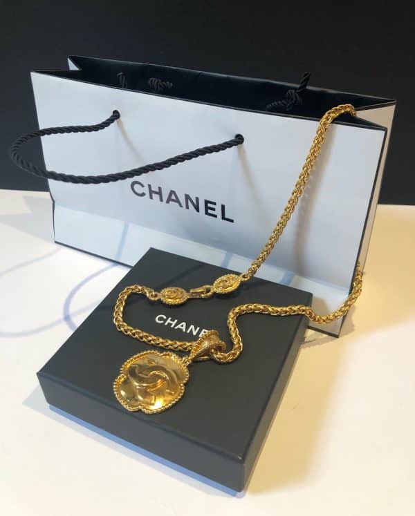 CHANEL VINTAGE CC LOGO NECKLACE