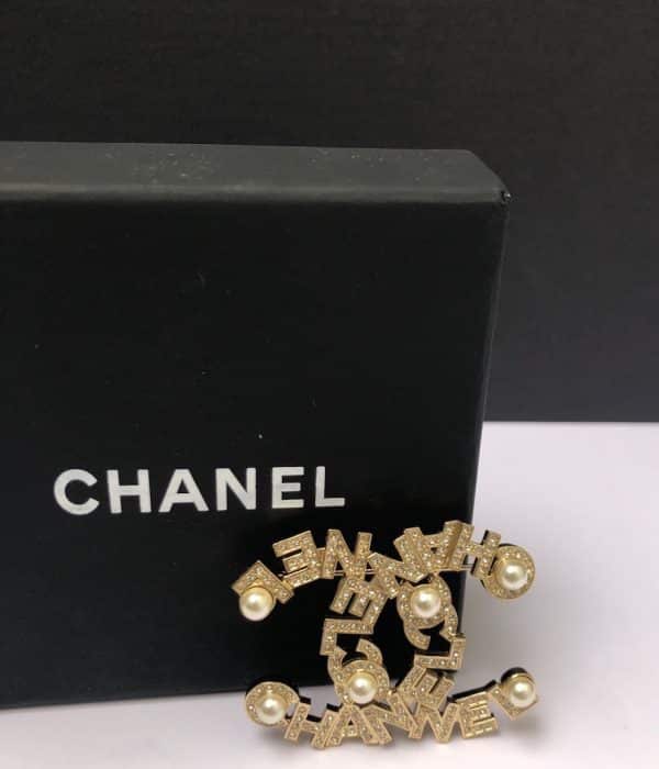 CHANEL CC LOGO PEARL BROOCH