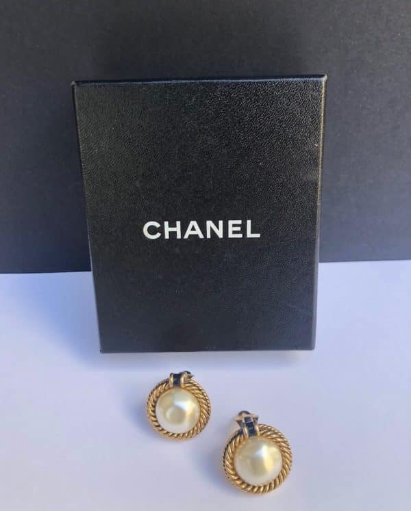 CHANEL BAROQUE PEARL EARRINGS CLIP-ON GOLD TONE