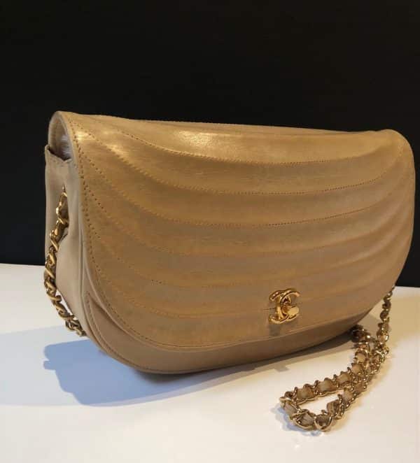 CHANEL Vintage Half Moon Shoulder Bag Beige Quilted Leather Gold Hardware 1980s - Image 4