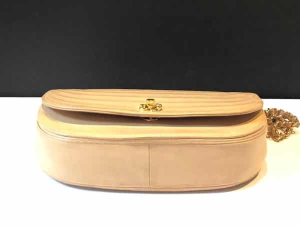CHANEL Vintage Half Moon Shoulder Bag Beige Quilted Leather Gold Hardware 1980s - Image 8
