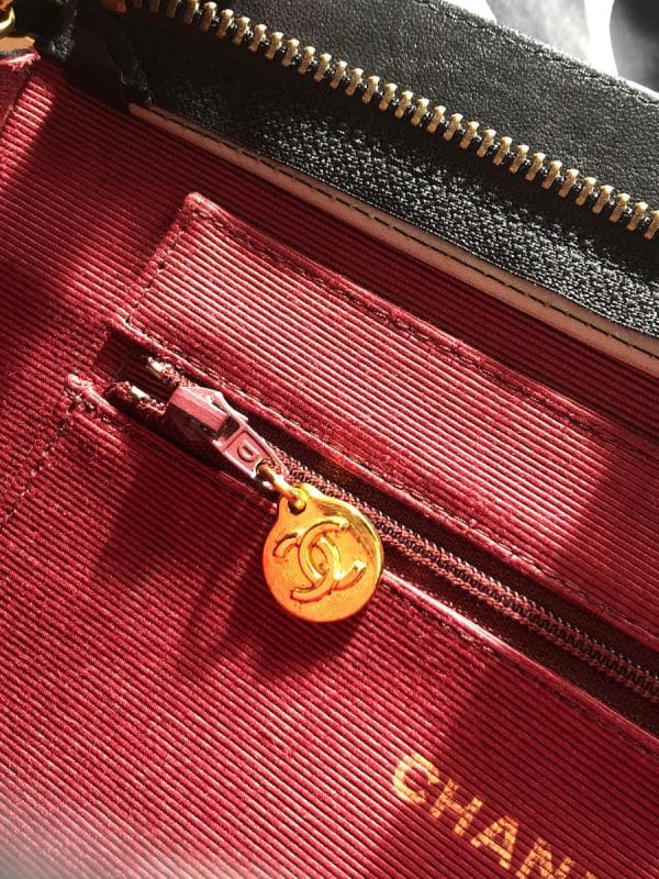 CHANEL 1985 Bag Black CC Logo Classic Quilted Shoulder Strap - Image 6