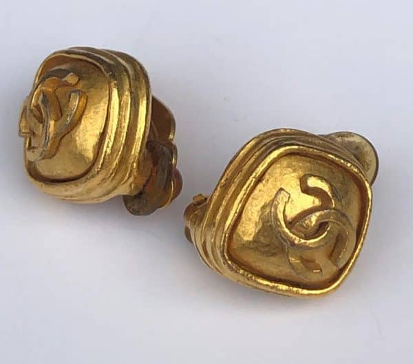 CHANEL 1997 Diamond Triangle Shape CC Logo Clip-On Earrings - Image 2