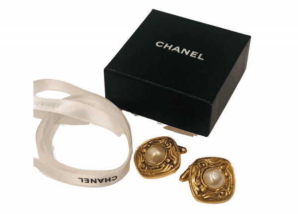 CHANEL 1980s Cufflinks Pearl Lozenge & Gold  W/Box - Image 2