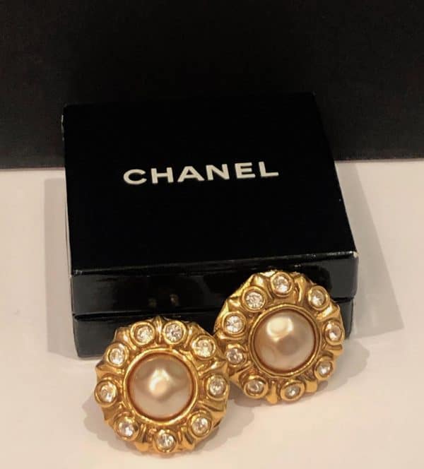 CHANEL Earrings 1970s Vintage Faceted Pearl & Crystals Flower  Clip-On W/Box - Image 4