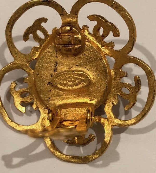 CHANEL Earrings 1995 Vintage Black Gripoix Gold Toned CC Flower  Clip On W/Box - Image 6