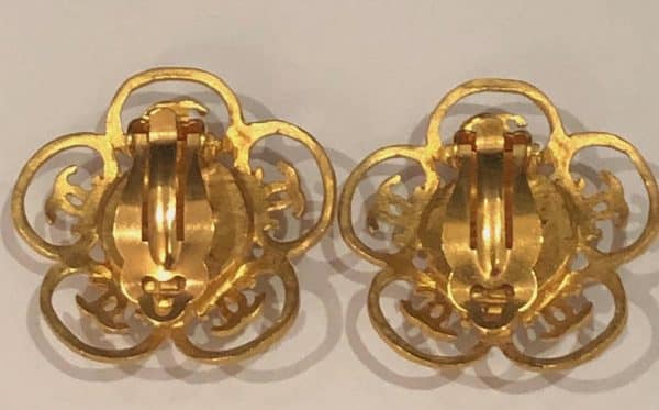 CHANEL Earrings 1995 Vintage Black Gripoix Gold Toned CC Flower  Clip On W/Box - Image 8