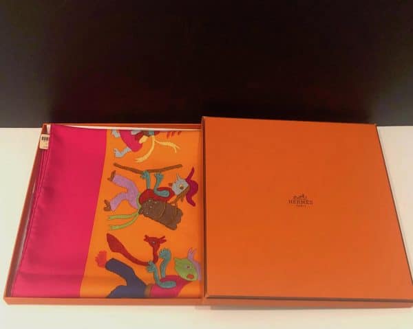 HERMÈS Din Tini Yä Zuë Hermès Silk Scarf Rose Indien/Orange/Rouge H W/Box By Ezequiel Vincente Jose 2011 - Image 4