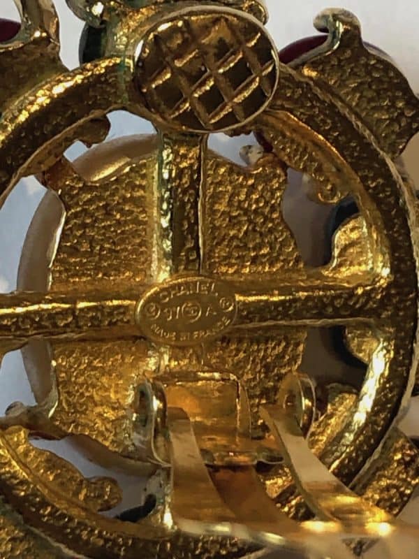 CHANEL Gripoix Earrings Vintage Red Green Blue Pearl CC logo Circa 1997 - Image 7