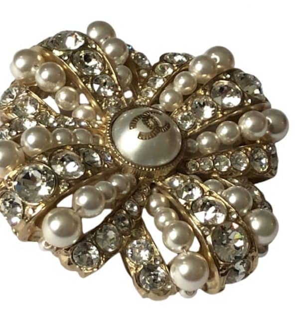 chanel brooch cc logo pearl & crystals pin w/box
