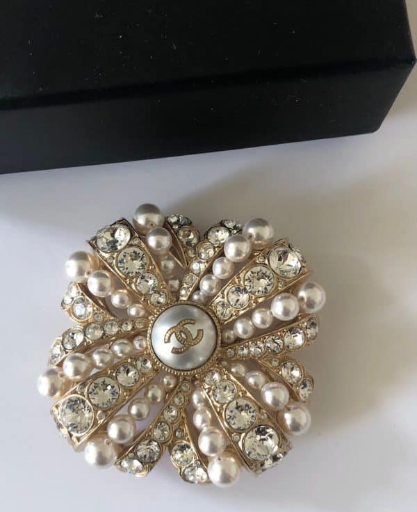 chanel brooch cc logo pearl & crystals pin w/box