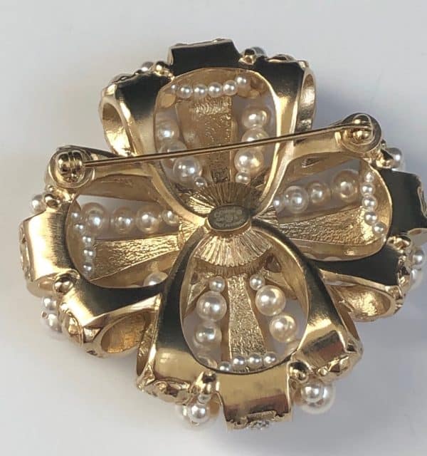 chanel brooch cc logo pearl & crystals pin w/box