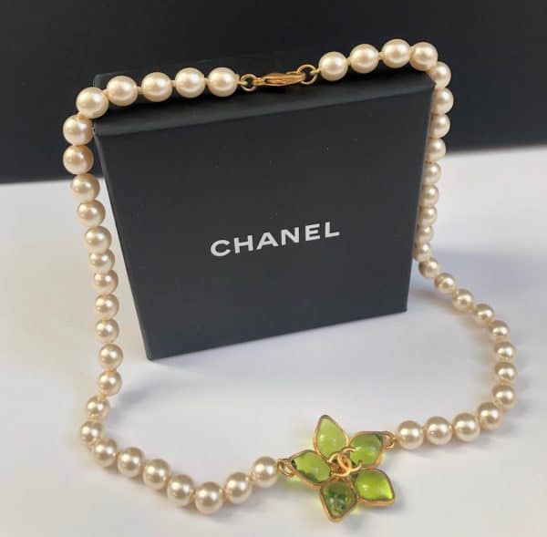 chanel vintage green gripoix pearl necklace with cc logo c.1980s w/box