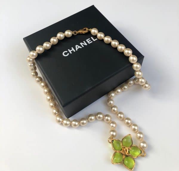 chanel vintage green gripoix pearl necklace with cc logo c.1980s w/box