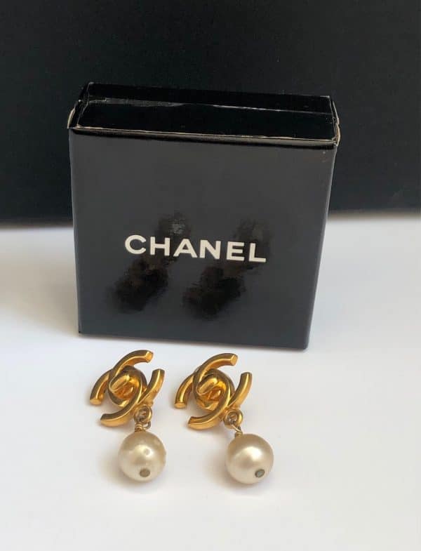 chanel 1996 twist lock earrings pearl drop gold tone vintage w/box