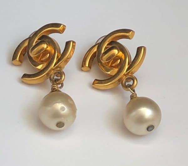 chanel 1996 twist lock earrings pearl drop gold tone vintage w/box
