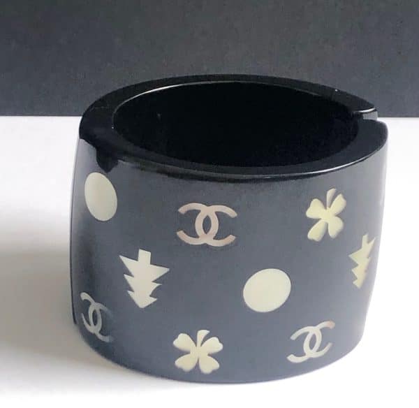 chanel bracelet black resin white and beige cc logo four clover cuff 2003 w/box