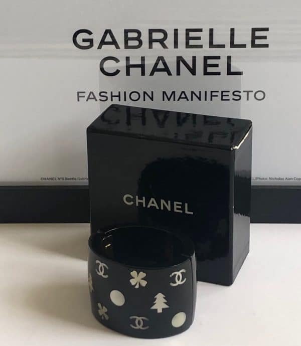 chanel bracelet black resin white and beige cc logo four clover cuff 2003 w/box