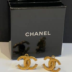 chanel 1980 vintage iconic cc logo clip on hammered earrings w/box