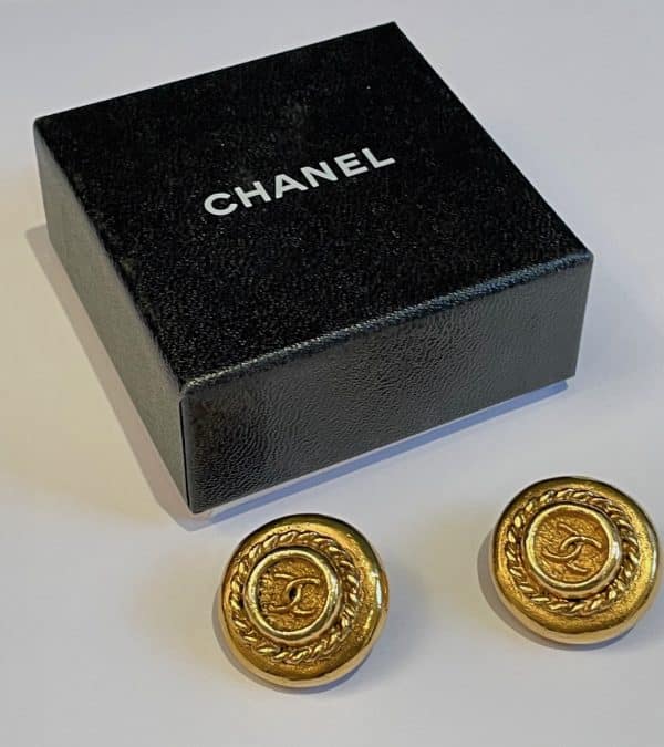 chanel 1980 gold textured cc logo round earrings vintage w/box