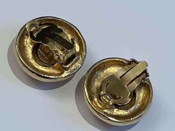 chanel 1980 gold textured cc logo round earrings vintage w/box