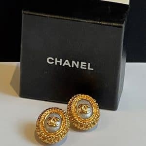 chanel vintage baroque cc logo gold pearl oval earrings w/box c.1997
