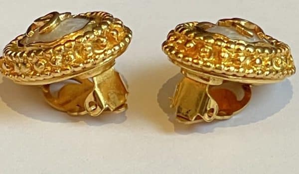 chanel vintage baroque cc logo gold pearl oval earrings w/box c.1997