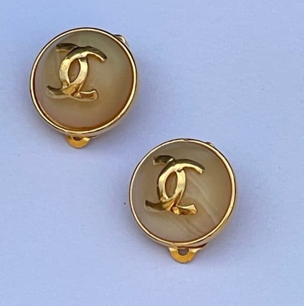 chanel vintage cc logo gold small button marble pearl earrings c. 1980s w/box