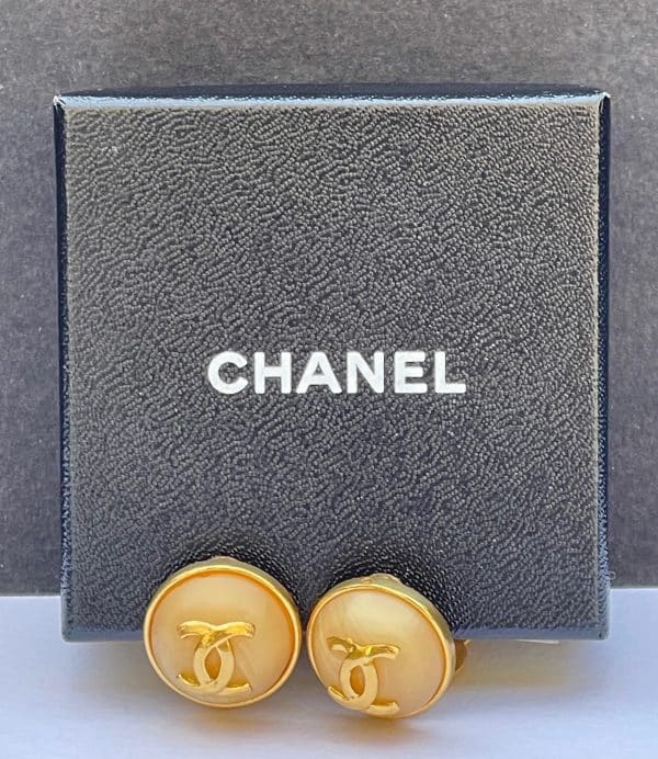 chanel vintage cc logo gold small button marble pearl earrings c. 1980s w/box
