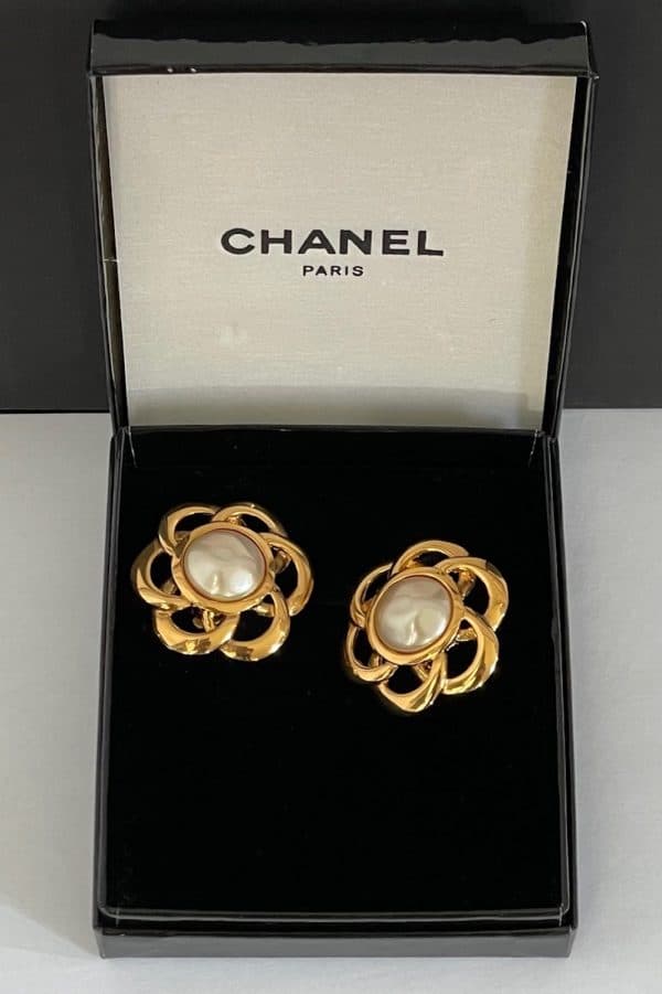 chanel 1980 camellia pearl & gold coco chanel clip earrings vintage w/box