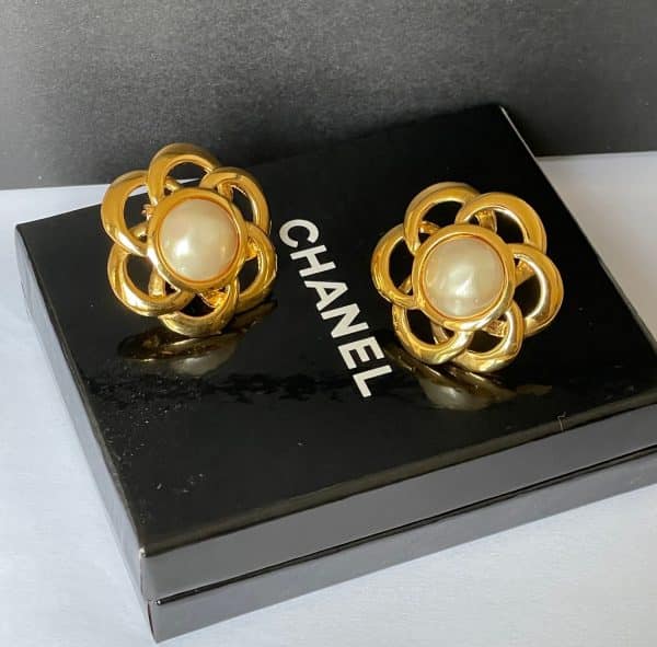 chanel 1980 camellia pearl & gold coco chanel clip earrings vintage w/box