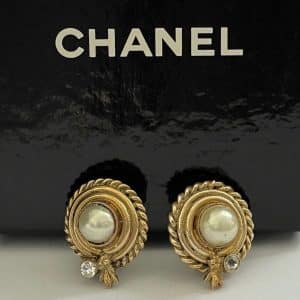 chanel 1980s 24k gold tone & pearl coco chanel hat earrings vintage w/box