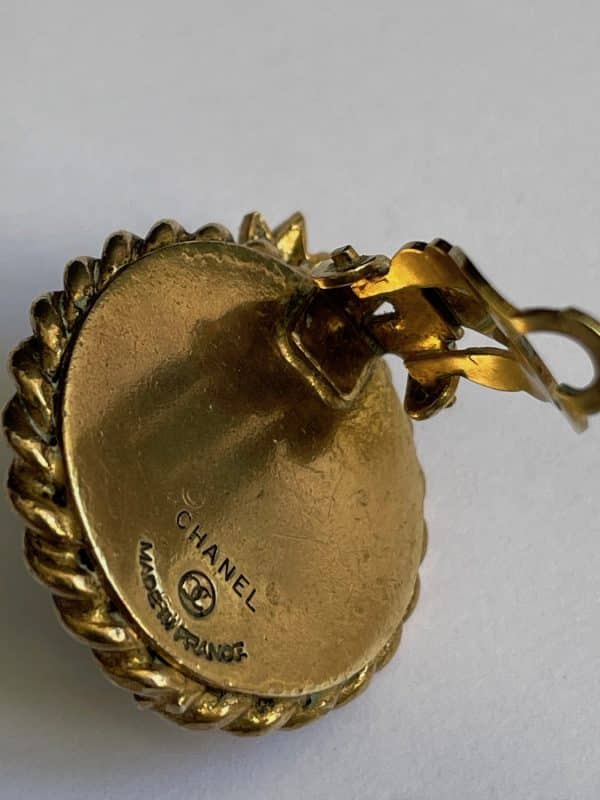 chanel 1980s 24k gold tone & pearl coco chanel hat earrings vintage w/box