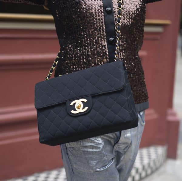 chanel vintage maxi jumbo timeless diamond quilted cc logo black bag 1996