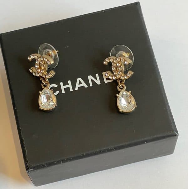 chanel cc logo crystals tear drop dangle earrings gold