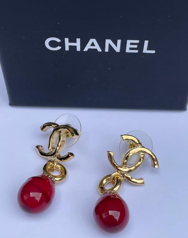chanel cc logo pearl drop pendant dangle earrings red & gold 